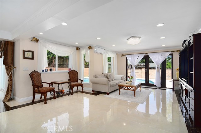 Detail Gallery Image 16 of 42 For 6508 Moorcroft Ave, Woodland Hills,  CA 91303 - 5 Beds | 3/1 Baths