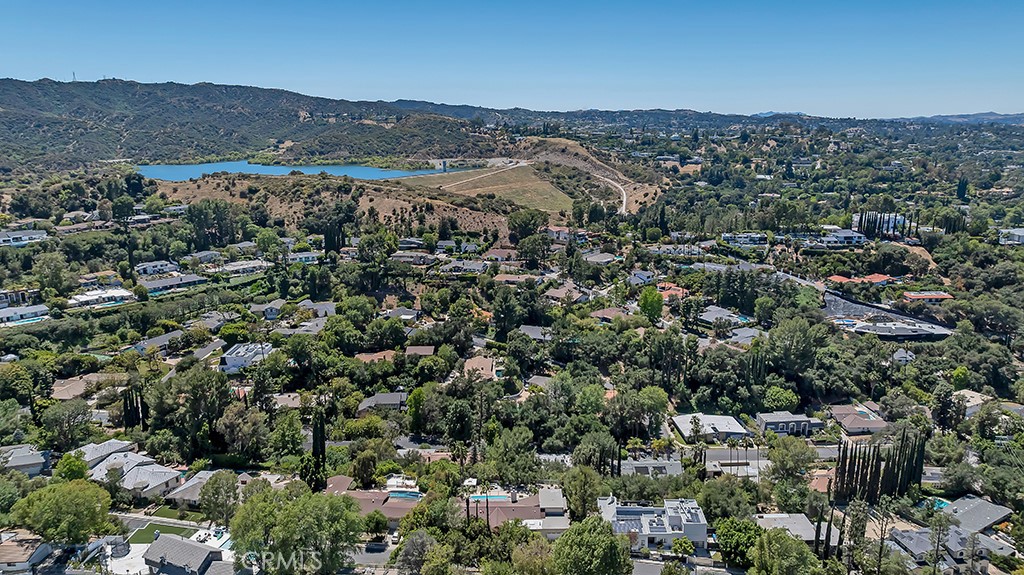 https://media.crmls.org/medias/63fb7694-f2e4-4622-bd7c-3424109c075b.jpg?preset=X-Large