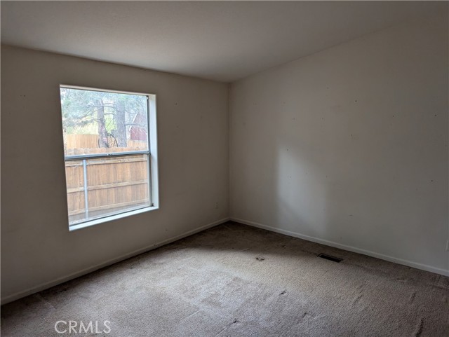 Detail Gallery Image 4 of 15 For 443 Holmes Ln, Sugarloaf,  CA 92386 - 3 Beds | 2 Baths