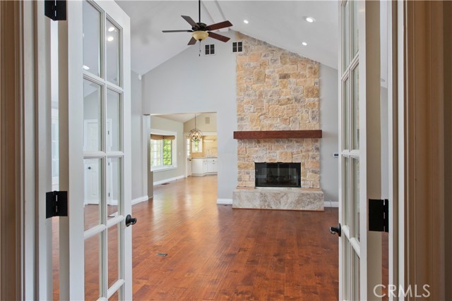 Detail Gallery Image 25 of 54 For 22757 Plummer St, Chatsworth,  CA 91311 - 3 Beds | 3 Baths