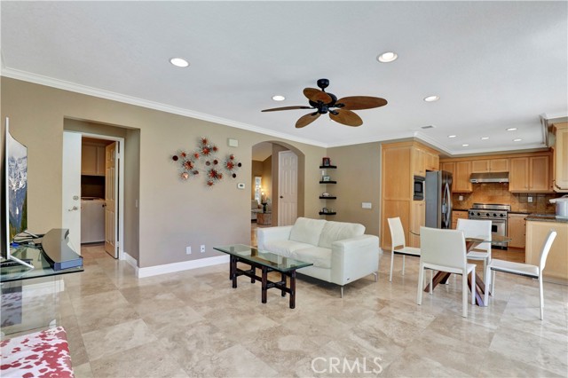 Family room towatds kitchen w/ Breakfast table