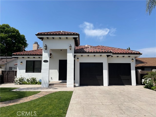 22953 Oxnard Street photo 1