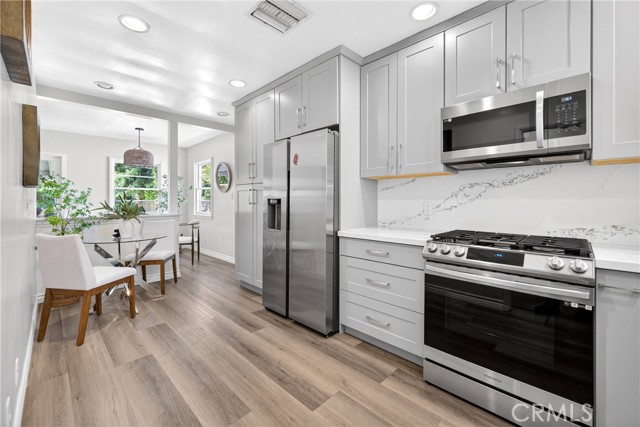 Detail Gallery Image 13 of 37 For 22647 Clarendon St, Woodland Hills,  CA 91367 - 3 Beds | 2 Baths