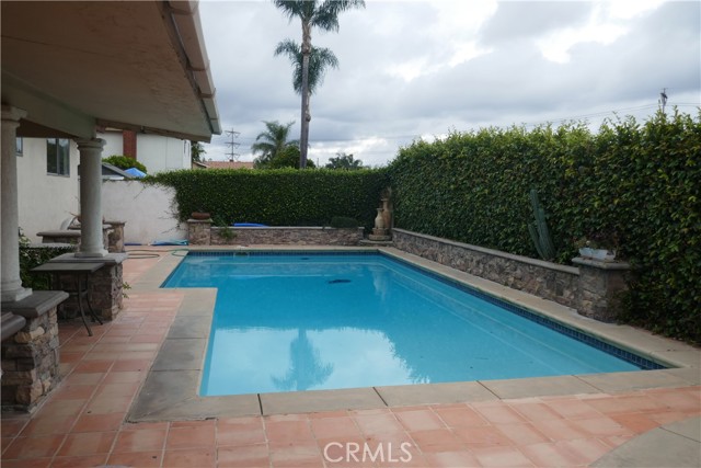 Image 2 of 4 For 3114 Rene  