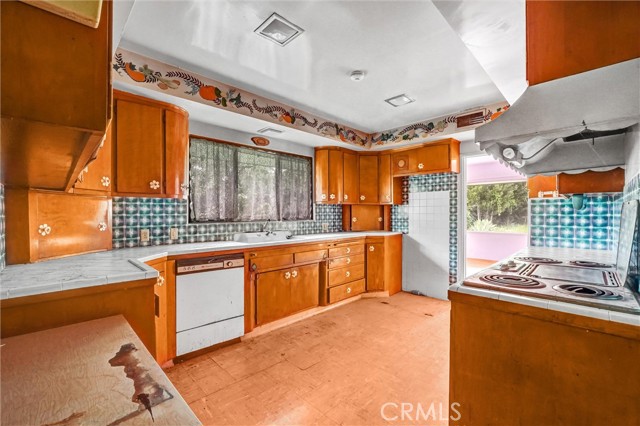 Detail Gallery Image 24 of 46 For 11500 Thurston, Los Angeles,  CA 90049 - 4 Beds | 4 Baths