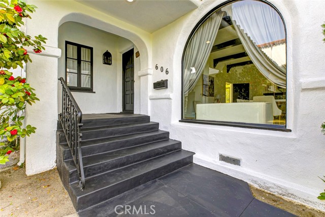 Detail Gallery Image 3 of 59 For 606 Galer Pl, Glendale,  CA 91206 - 4 Beds | 3 Baths