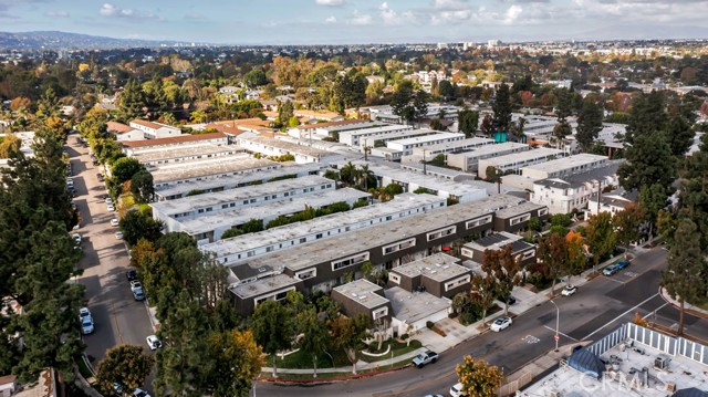 Detail Gallery Image 22 of 27 For 4221 W Sarah St #24,  Burbank,  CA 91505 - 2 Beds | 2/1 Baths