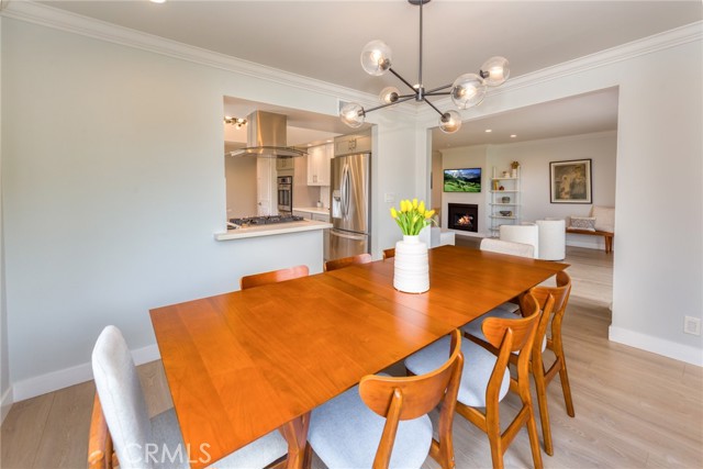Detail Gallery Image 7 of 20 For 635 E Elmwood Ave #201,  Burbank,  CA 91501 - 3 Beds | 2 Baths