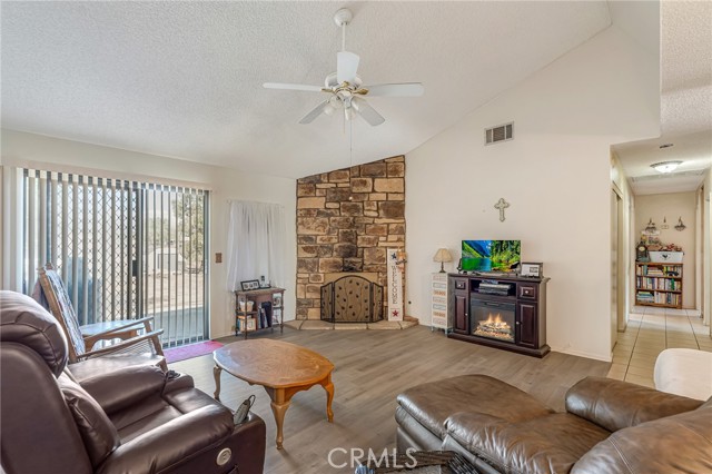 Detail Gallery Image 7 of 31 For 11870 9th, Hesperia,  CA 92345 - 3 Beds | 2 Baths