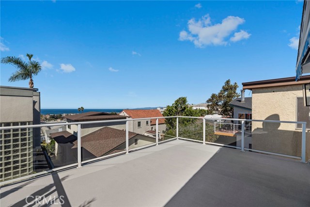 2015 Hillcrest Drive, Hermosa Beach, California 90254, 3 Bedrooms Bedrooms, ,1 BathroomBathrooms,Residential,Sold,Hillcrest,SB22206794