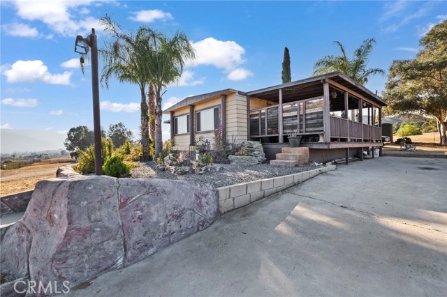 35141 Bayless Road, Wildomar CA: https://media.crmls.org/medias/64013fb2-a61d-4e88-b47f-f35d0c3f23d9.jpg