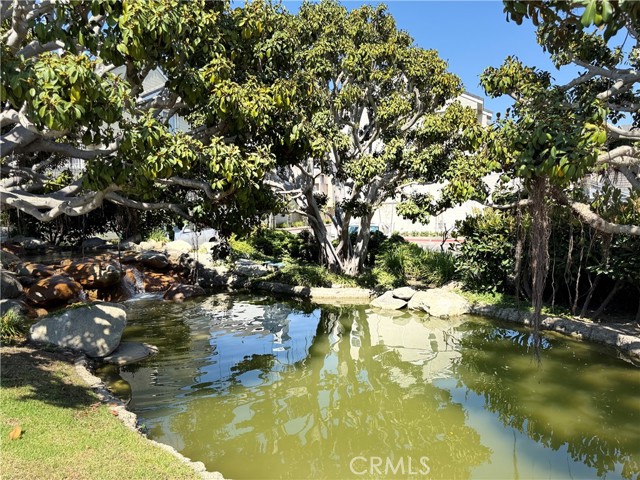 Detail Gallery Image 5 of 9 For 2800 Plaza Del Amo #28,  Torrance,  CA 90503 - 3 Beds | 3 Baths