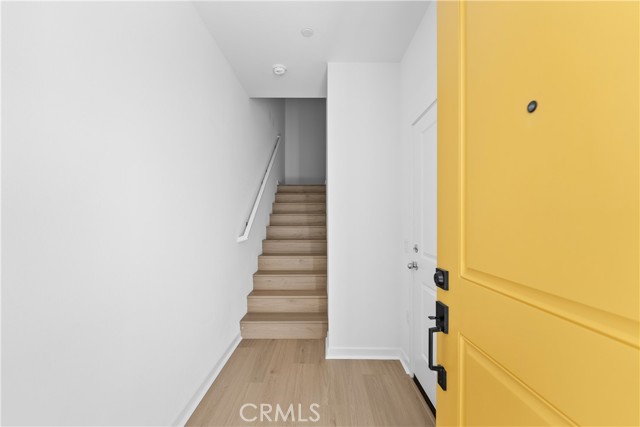 Detail Gallery Image 2 of 25 For 9423 1/2 N Sepulveda Blvd. #3,  North Hills,  CA 91343 - 2 Beds | 2/1 Baths