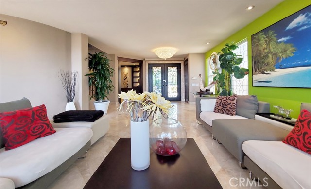 34 Sunset Cove, Newport Coast CA: https://media.crmls.org/medias/640509f0-f2b1-427a-b467-774db0d7b2a6.jpg