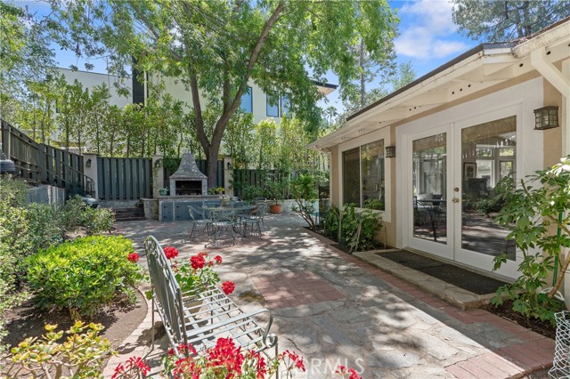 Detail Gallery Image 29 of 33 For 3818 Hayvenhurst Ave, Encino,  CA 91436 - 4 Beds | 3 Baths