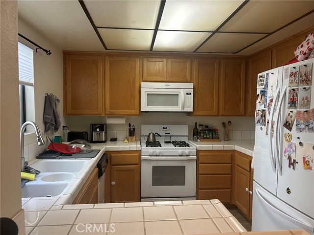 4831 Lago Drive, Huntington Beach CA: https://media.crmls.org/medias/6405c576-d260-4630-b393-393cba6e9a80.jpg