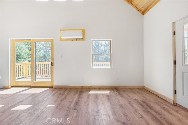 33149 Holcomb Creek Drive, Green Valley Lake CA: https://media.crmls.org/medias/6405f466-050b-415e-a02b-a58522f8c070.jpg