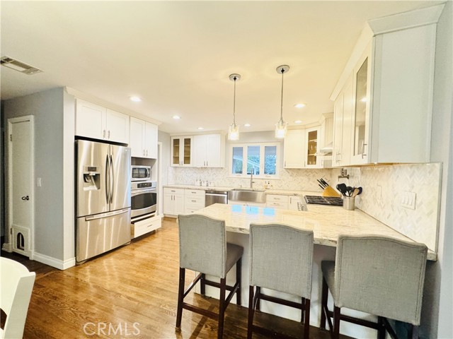 Detail Gallery Image 4 of 44 For 11905 Paso Robles, Granada Hills,  CA 91344 - 4 Beds | 3 Baths