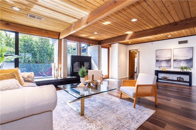 Detail Gallery Image 8 of 44 For 17442 Horace St, Granada Hills,  CA 91344 - 3 Beds | 3 Baths