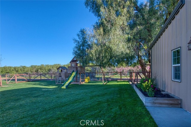 Detail Gallery Image 8 of 51 For 23823 Road 14, Chowchilla,  CA 93610 - 3 Beds | 2 Baths