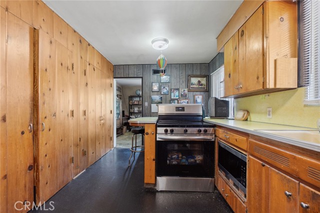 319 E Deodar Street, Ontario CA: https://media.crmls.org/medias/6407d60f-6ee6-438d-a9a9-e3267bf554f8.jpg
