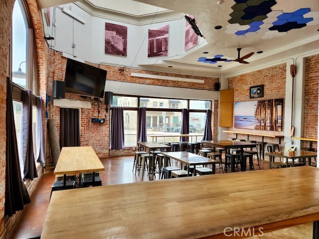 585 E Thompson Boulevard, Ventura CA: https://media.crmls.org/medias/640845cb-53a4-4326-833a-f490bb329b43.jpg