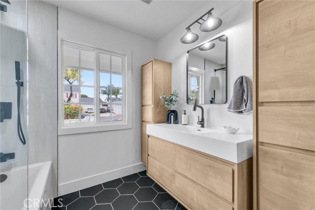 Image 26 of 45 For 2902 Winfield