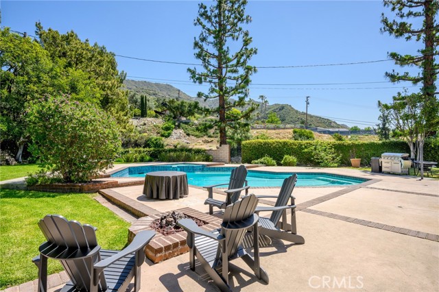 2305 Henrietta Avenue, La Crescenta CA: https://media.crmls.org/medias/64091466-ddb9-4199-8c71-f281469759fa.jpg