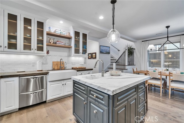 613 Larkspur Avenue, Corona del Mar CA: https://media.crmls.org/medias/64091c19-a29d-46d8-81ae-1876a7503aa2.jpg