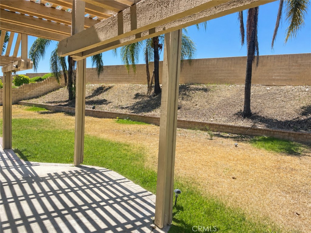 https://media.crmls.org/medias/640b363d-bd14-4eed-86b9-c98940e30881.jpg?preset=X-Large