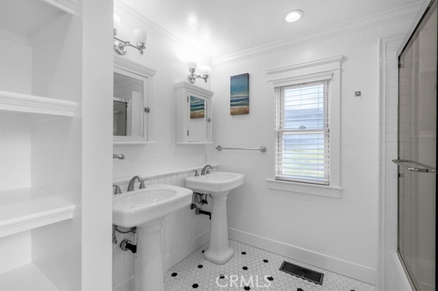 Detail Gallery Image 19 of 30 For 3619 N Poinsettia Ave, Manhattan Beach,  CA 90266 - 3 Beds | 2/1 Baths