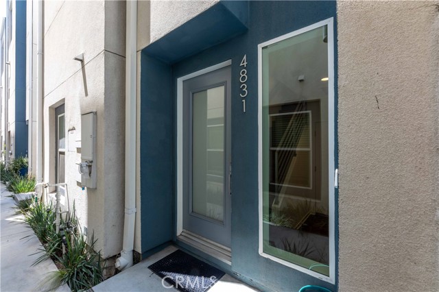 4831 Craner Avenue, North Hollywood CA: https://media.crmls.org/medias/640c9819-459e-4efc-b78b-5b2a03adf40a.jpg