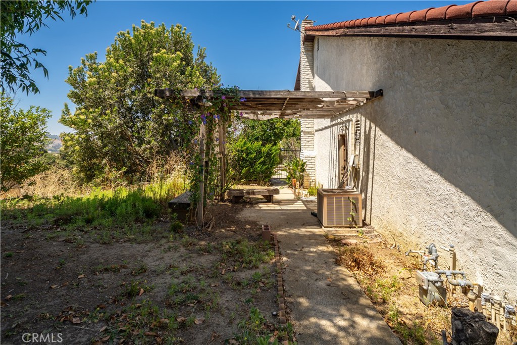 https://media.crmls.org/medias/640cd2a9-de5f-408e-843b-42c63a2b0450.jpg?preset=X-Large