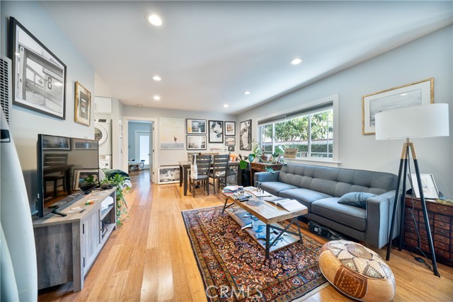 828 Indiana Avenue, Venice CA: https://media.crmls.org/medias/640ebd56-392b-4967-a720-dfcf19919114.jpg