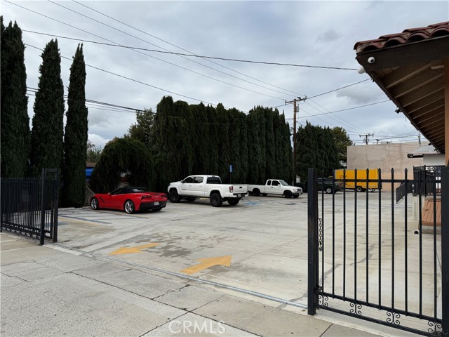 726 S Main, Santa Ana CA: https://media.crmls.org/medias/64109758-629c-4afe-8b49-f5f7c2f93938.jpg
