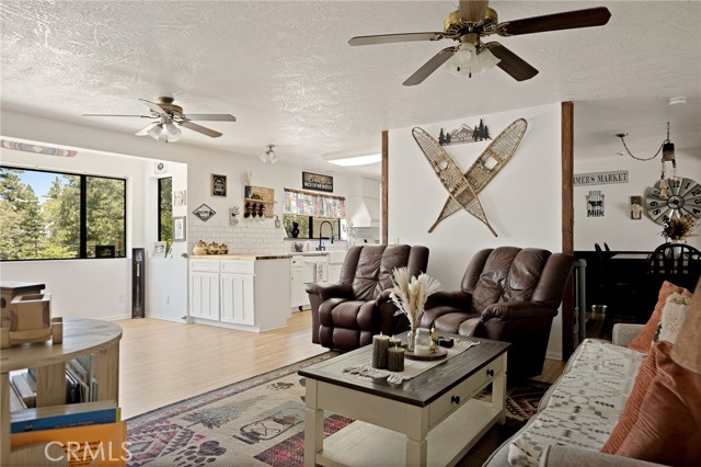 Detail Gallery Image 3 of 44 For 26249 Cedar Ln, Twin Peaks,  CA 92391 - 4 Beds | 3 Baths