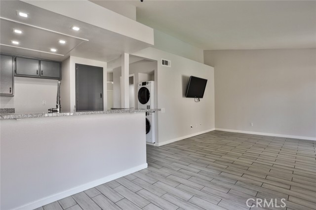 Detail Gallery Image 9 of 44 For 768 La Tierra St #I202,  Corona,  CA 92879 - 2 Beds | 2 Baths