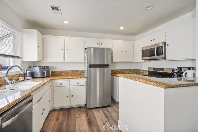 Detail Gallery Image 12 of 50 For 11150 Glenoaks Bld #18,  Pacoima,  CA 91331 - 2 Beds | 2 Baths