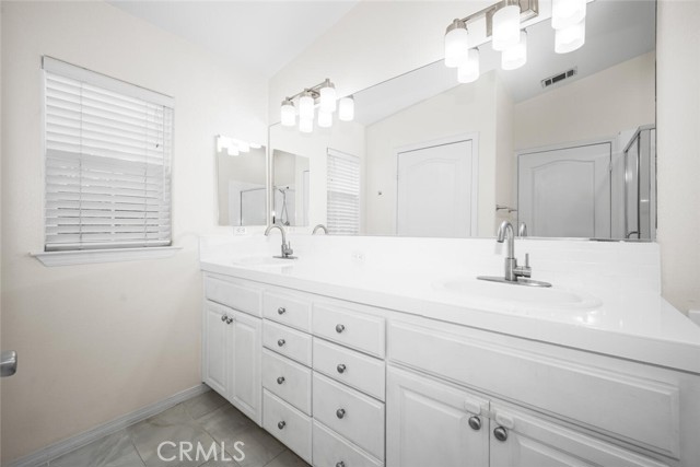 5740 S Glennie Lane, Los Angeles CA: https://media.crmls.org/medias/64116036-0de3-4f4b-98d1-a268268d75e7.jpg