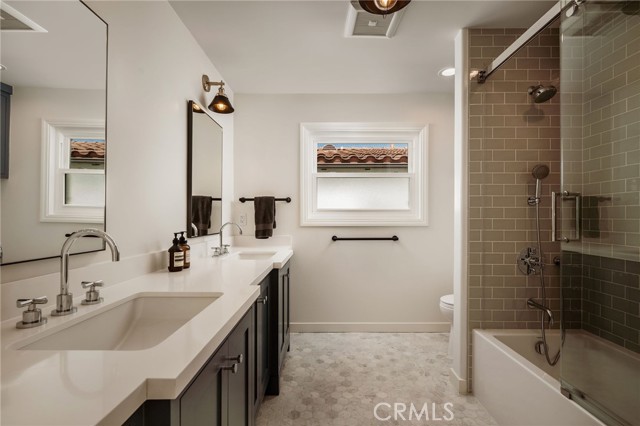 Detail Gallery Image 26 of 29 For 1720 Oak Ave, Manhattan Beach,  CA 90266 - 4 Beds | 3/1 Baths