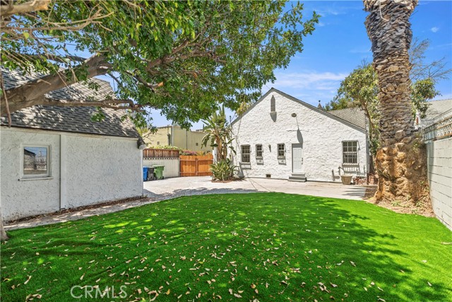 336 N Crescent Heights Boulevard, Los Angeles CA: https://media.crmls.org/medias/641299da-624e-42ff-83f3-88980ab23646.jpg