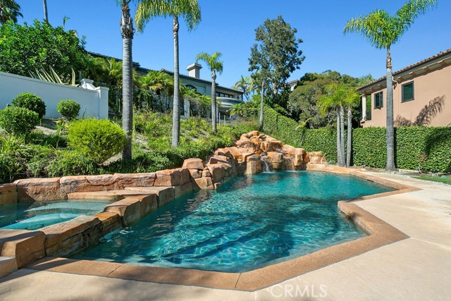 5 Ebony Glade, Laguna Niguel CA: https://media.crmls.org/medias/64130952-a05e-45f9-87d5-6730cf975985.jpg