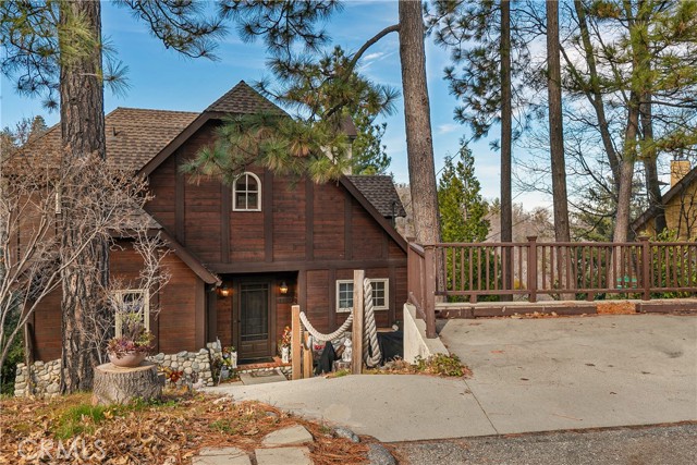 Detail Gallery Image 2 of 39 For 1378 Calgary Dr, Lake Arrowhead,  CA 92352 - 3 Beds | 2/1 Baths