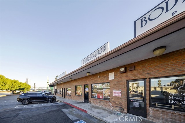 15602 Ventura Boulevard, Encino CA: https://media.crmls.org/medias/64132c85-2e49-4bc9-93f7-26f6bab479f1.jpg