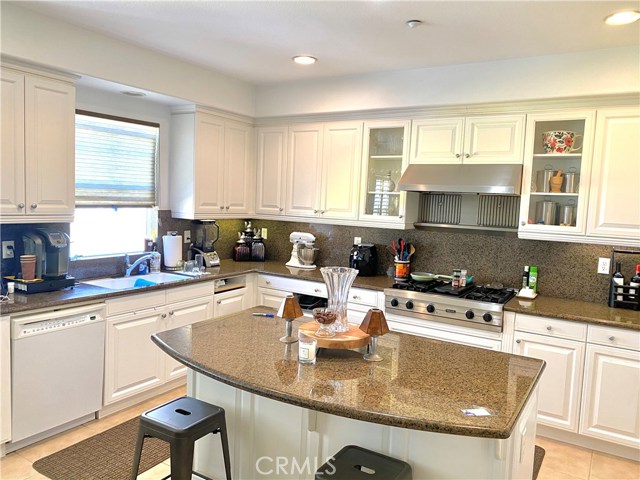 6262 Seabourne Drive 52 Huntington Beach, California Wonderful townhome in Mystic Pointe which is part of the ocean close Boardwalk Development. This near new place has all the stainless steel appliances, granite countertops, refrigerator, etc in the gourmet kitchen. Large attached garage. This is a gated development with 24 hr security. Walking distance to the ocean and downtown Huntington Beach.