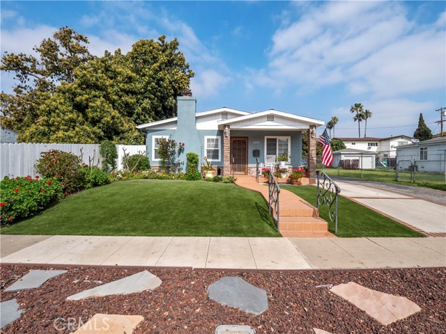 Detail Gallery Image 1 of 42 For 12025 Herbert St, Culver City,  CA 90066 - 4 Beds | 4 Baths