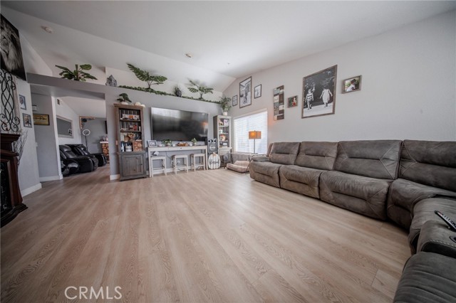 Detail Gallery Image 5 of 41 For 2786 Plaza Serena, Rialto,  CA 92377 - 3 Beds | 2 Baths