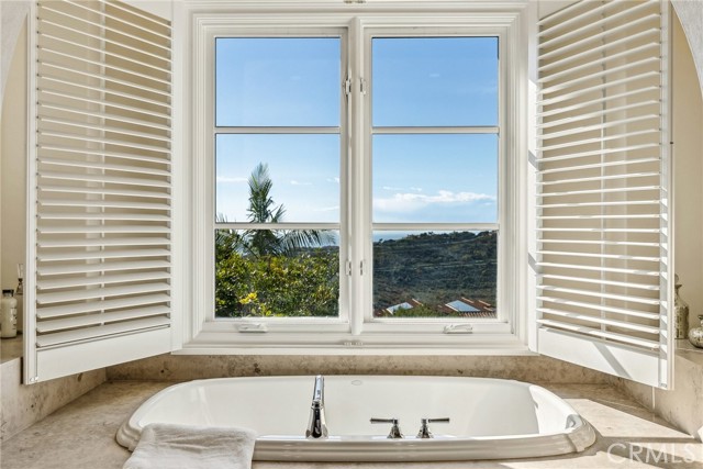 3 Coral Cay, Newport Coast CA: https://media.crmls.org/medias/6414e3e6-cc12-458b-be6a-e2c4264797dc.jpg