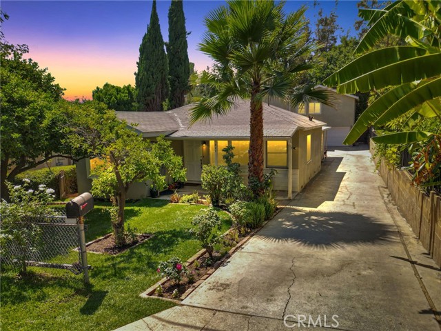 Detail Gallery Image 1 of 41 For 829 Cooper Ave, Los Angeles,  CA 90042 - 6 Beds | 3 Baths
