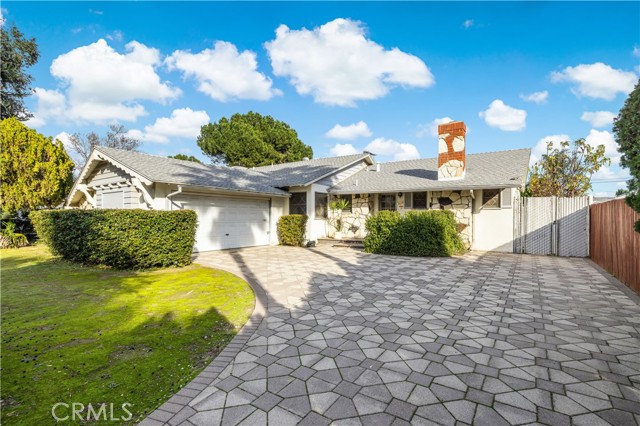 7618 Gazette Avenue photo 3